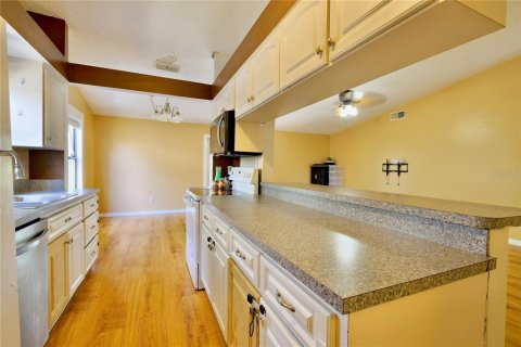 House in Tampa, Florida 3 bedrooms, 113.53 sq.m. № 1795853 - photo 5