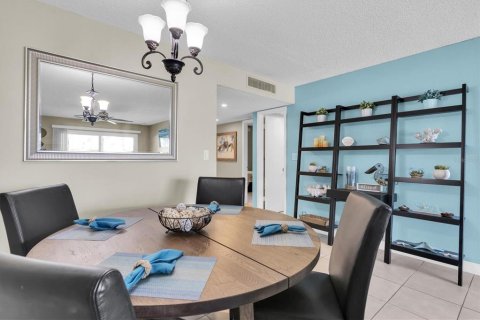 Condo in Saint Petersburg, Florida, 2 bedrooms  № 1680062 - photo 11