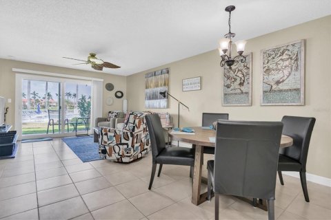 Condo in Saint Petersburg, Florida, 2 bedrooms  № 1680062 - photo 9
