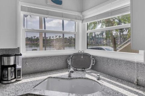 Condo in Saint Petersburg, Florida, 2 bedrooms  № 1680062 - photo 15