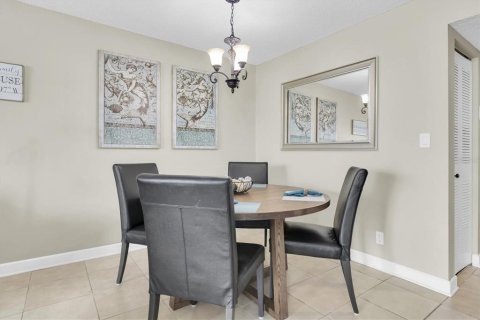 Condo in Saint Petersburg, Florida, 2 bedrooms  № 1680062 - photo 10