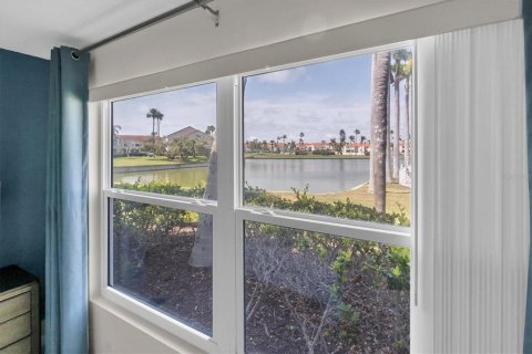 Condo in Saint Petersburg, Florida, 2 bedrooms  № 1680062 - photo 22