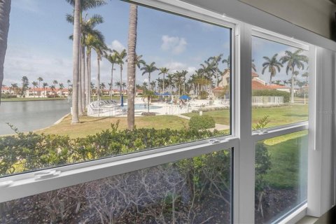 Condo in Saint Petersburg, Florida, 2 bedrooms  № 1680062 - photo 21