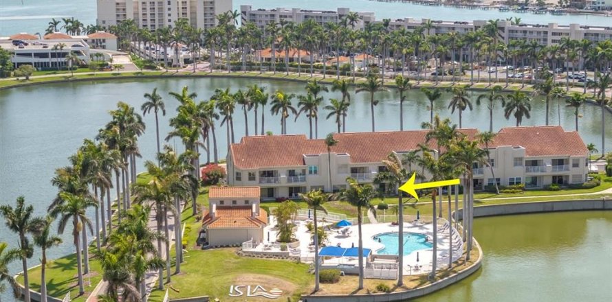 Condo in Saint Petersburg, Florida, 2 bedrooms № 1680062
