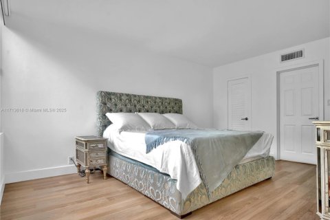 Купить кондоминиум в Майами-Бич, Флорида 1 спальня, 87.61м2, № 1985054 - фото 16