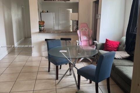 Casa en venta en Miami, Florida, 4 dormitorios, 180.04 m2 № 1698145 - foto 2