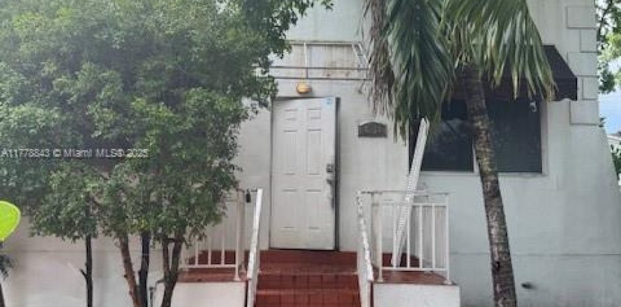 Casa en Miami, Florida 4 dormitorios, 180.04 m2 № 1698145