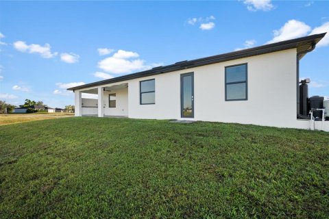 House in Cape Coral, Florida 3 bedrooms, 180.23 sq.m. № 1111419 - photo 27