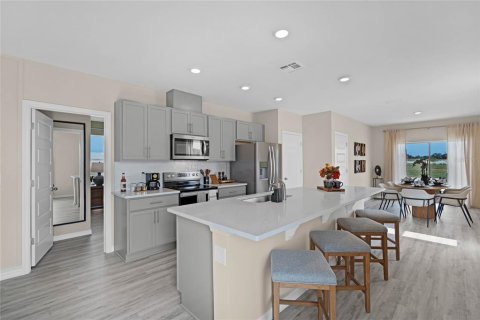 Casa en venta en Winter Haven, Florida, 4 dormitorios, 159.79 m2 № 1909673 - foto 4