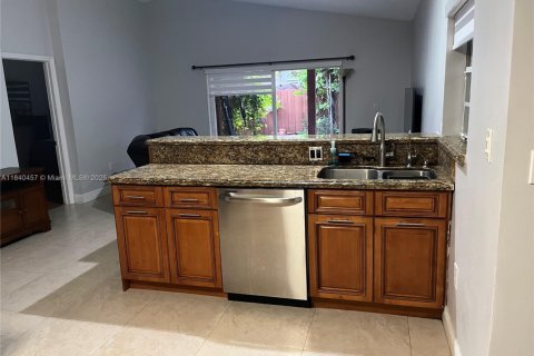 House in Miami, Florida 3 bedrooms, 149.76 sq.m. № 1834198 - photo 29