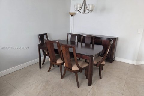 House in Miami, Florida 3 bedrooms, 149.76 sq.m. № 1834198 - photo 18