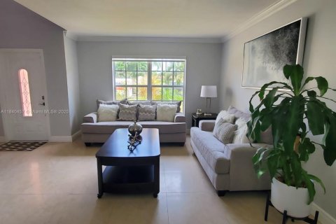 House in Miami, Florida 3 bedrooms, 149.76 sq.m. № 1834198 - photo 16
