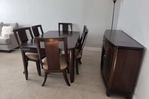 House in Miami, Florida 3 bedrooms, 149.76 sq.m. № 1834198 - photo 17