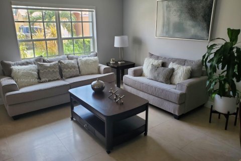 House in Miami, Florida 3 bedrooms, 149.76 sq.m. № 1834198 - photo 15