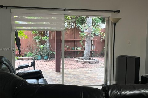 House in Miami, Florida 3 bedrooms, 149.76 sq.m. № 1834198 - photo 23