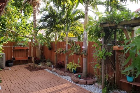 House in Miami, Florida 3 bedrooms, 149.76 sq.m. № 1834198 - photo 5