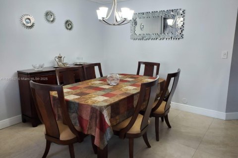 House in Miami, Florida 3 bedrooms, 149.76 sq.m. № 1834198 - photo 19