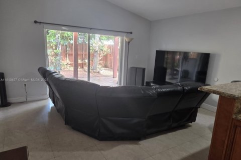 House in Miami, Florida 3 bedrooms, 149.76 sq.m. № 1834198 - photo 24