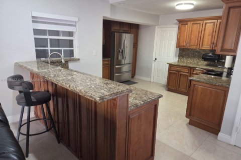 House in Miami, Florida 3 bedrooms, 149.76 sq.m. № 1834198 - photo 21