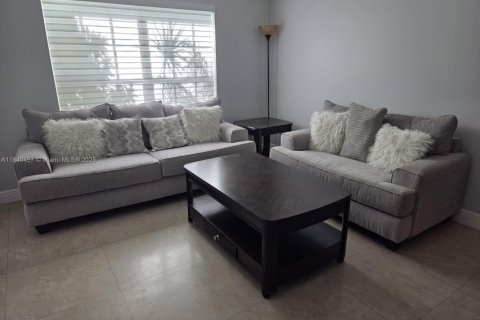 House in Miami, Florida 3 bedrooms, 149.76 sq.m. № 1834198 - photo 13