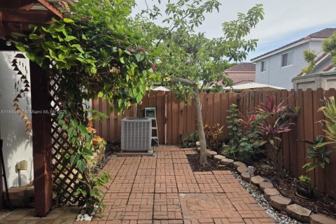 House in Miami, Florida 3 bedrooms, 149.76 sq.m. № 1834198 - photo 4