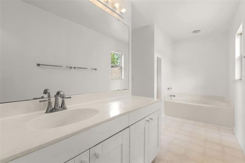 House in Orlando, Florida 4 bedrooms, 201.6 sq.m. № 2215858 - photo 29