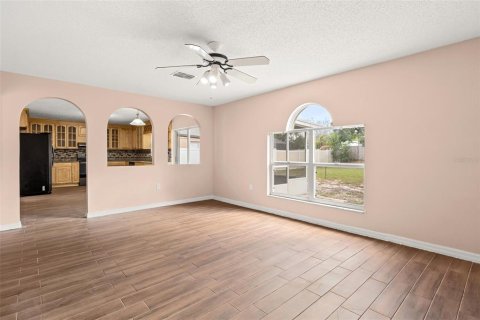 House in Orlando, Florida 4 bedrooms, 201.6 sq.m. № 2215858 - photo 10
