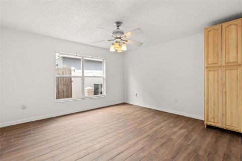 House in Orlando, Florida 4 bedrooms, 201.6 sq.m. № 2215858 - photo 7
