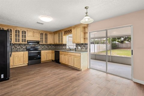 House in Orlando, Florida 4 bedrooms, 201.6 sq.m. № 2215858 - photo 13