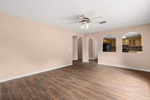 House in Orlando, Florida 4 bedrooms, 201.6 sq.m. № 2215858 - photo 11