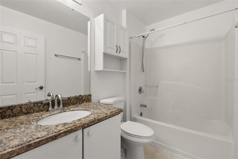 House in Orlando, Florida 4 bedrooms, 201.6 sq.m. № 2215858 - photo 24