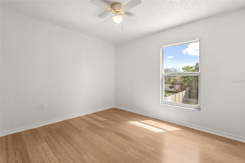House in Orlando, Florida 4 bedrooms, 201.6 sq.m. № 2215858 - photo 20