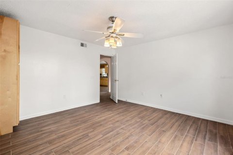 House in Orlando, Florida 4 bedrooms, 201.6 sq.m. № 2215858 - photo 8