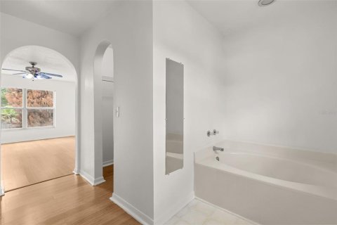 House in Orlando, Florida 4 bedrooms, 201.6 sq.m. № 2215858 - photo 27