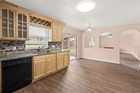 House in Orlando, Florida 4 bedrooms, 201.6 sq.m. № 2215858 - photo 15