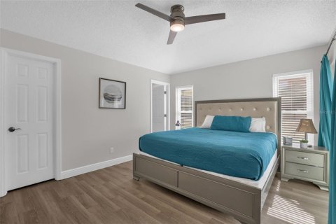 House in Kissimmee, Florida 4 bedrooms, 143.91 sq.m. № 2117270 - photo 15