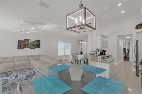 House in Kissimmee, Florida 4 bedrooms, 143.91 sq.m. № 2117270 - photo 5