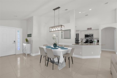 House in Kissimmee, Florida 4 bedrooms, 143.91 sq.m. № 2117270 - photo 8