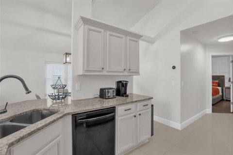 House in Kissimmee, Florida 4 bedrooms, 143.91 sq.m. № 2117270 - photo 12