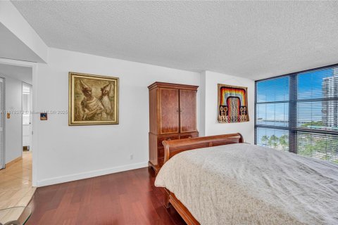 Condo in Miami, Florida, 3 bedrooms  № 1921821 - photo 20