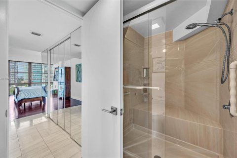 Condo in Miami, Florida, 3 bedrooms  № 1921821 - photo 18