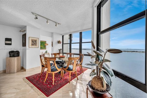 Condo in Miami, Florida, 3 bedrooms  № 1921821 - photo 8