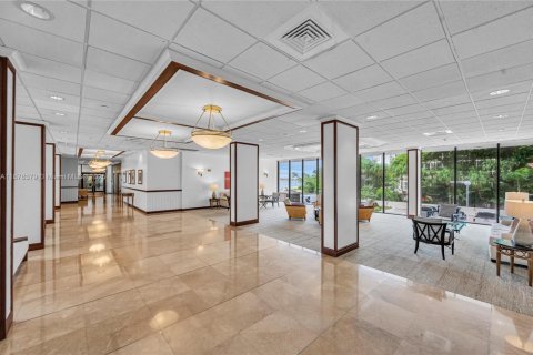 Condo in Miami, Florida, 3 bedrooms  № 1921821 - photo 4
