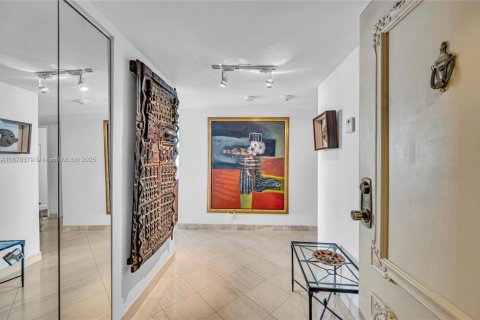 Condo in Miami, Florida, 3 bedrooms  № 1921821 - photo 6