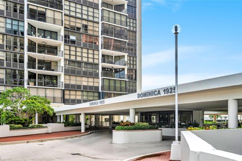 Condo in Miami, Florida, 3 bedrooms  № 1921821 - photo 3