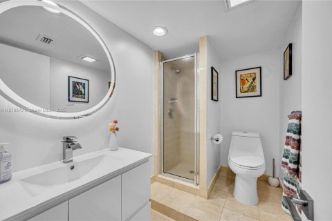 Condo in Miami, Florida, 3 bedrooms  № 1921821 - photo 26
