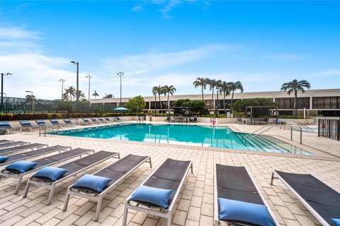 Condo in Miami, Florida, 3 bedrooms  № 1921821 - photo 30