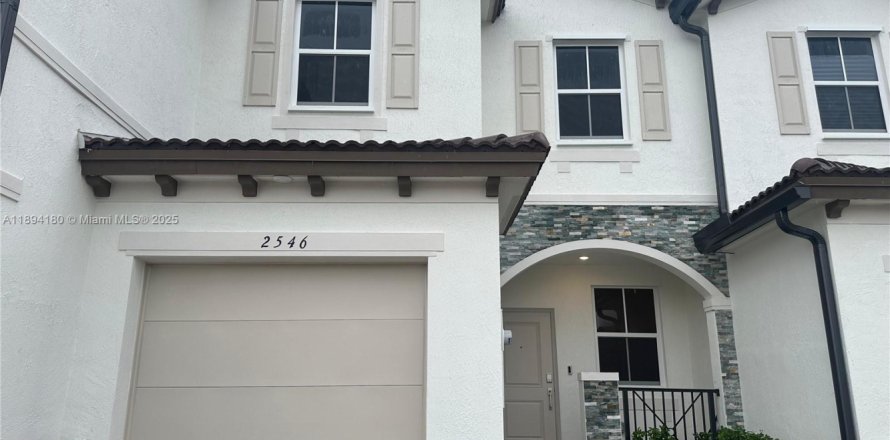 Adosado en Homestead, Florida 3 dormitorios № 1946066