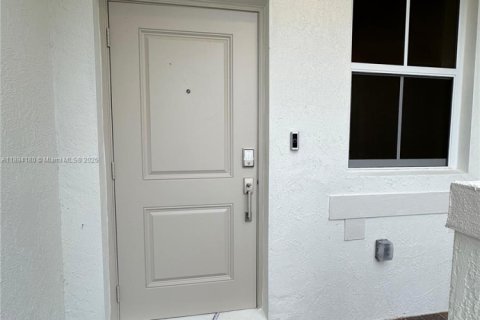 Adosado en alquiler en Homestead, Florida, 3 dormitorios № 1946066 - foto 3