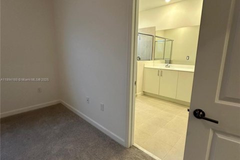 Adosado en alquiler en Homestead, Florida, 3 dormitorios № 1946066 - foto 22